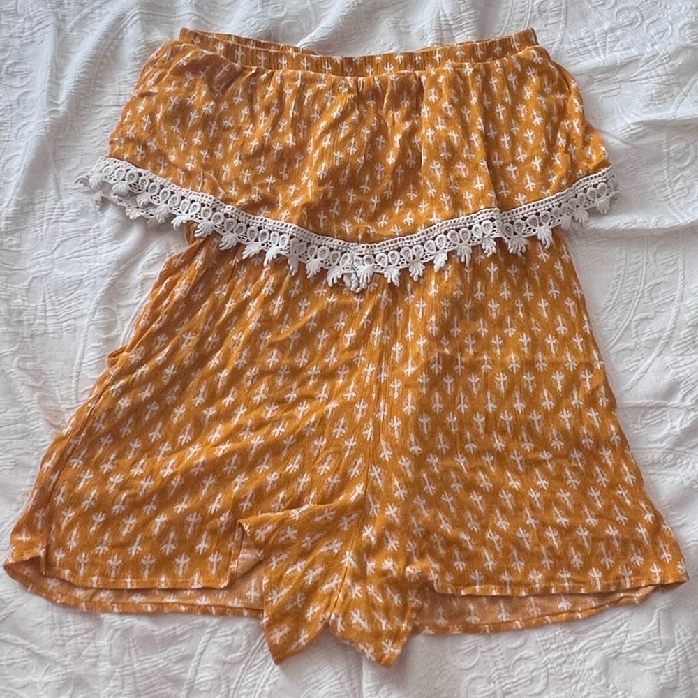 Yellow Sleeveless Romper - Picture 3 of 3